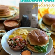 Deliciosa hamburguesa de salmon con garbanzos