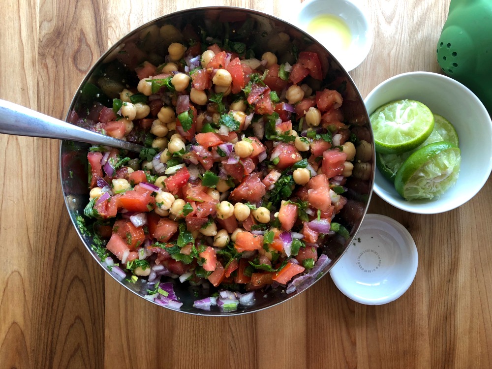 The fresh chickpeas salsa ready in 15 minutes
