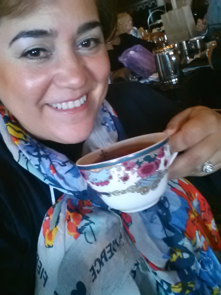La Chef Adriana Martin disfrutando de la hora del té en el Fairmont Empress in Victoria