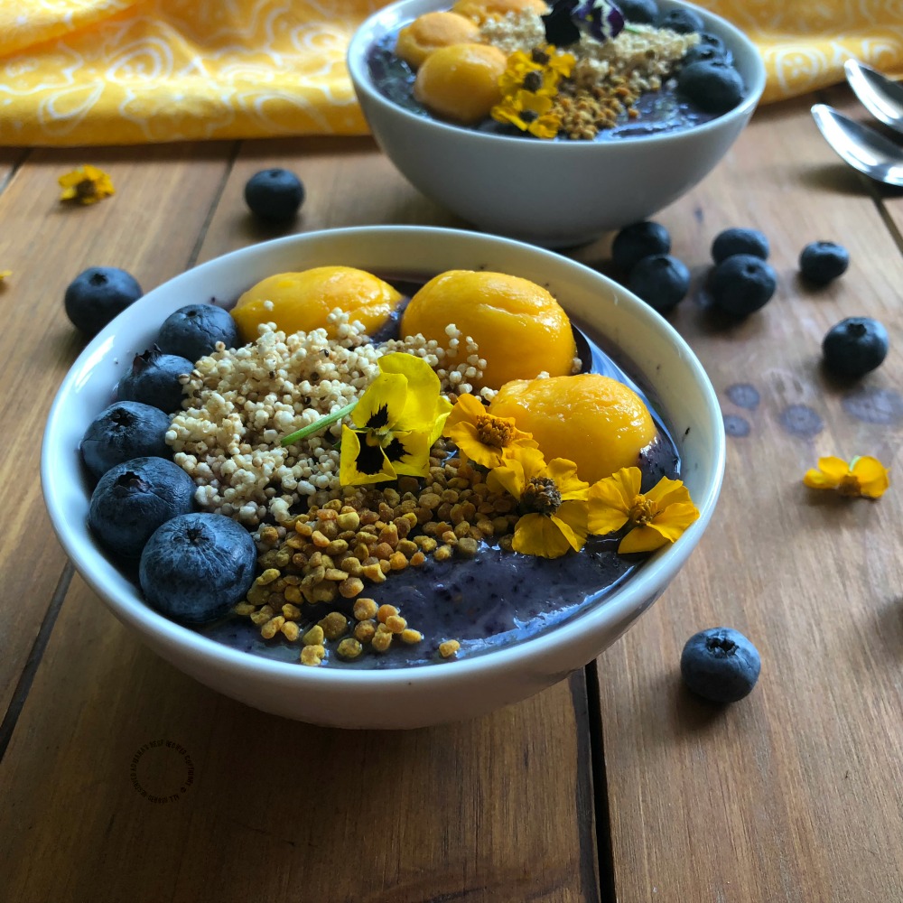 Disfruta esteSmoothie Bowl de Moras Azules como postre