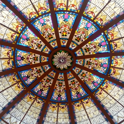 El domo de cristal en el Fairmont Empress Palm Court