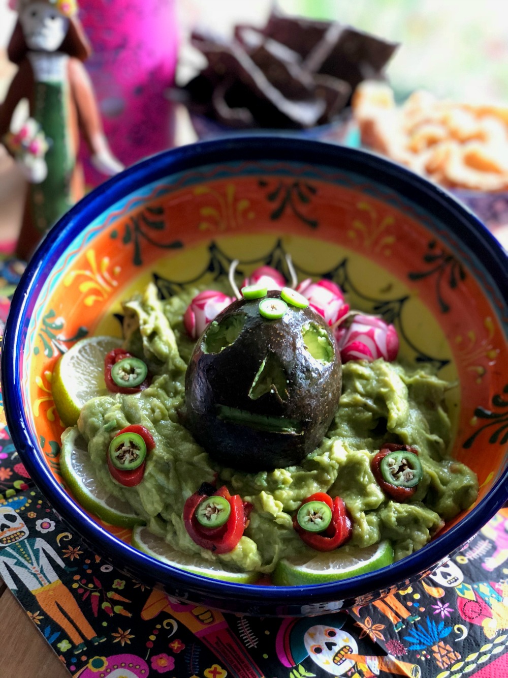 Prepara este Guacamole con Calaverita para tu festín de día de muertos