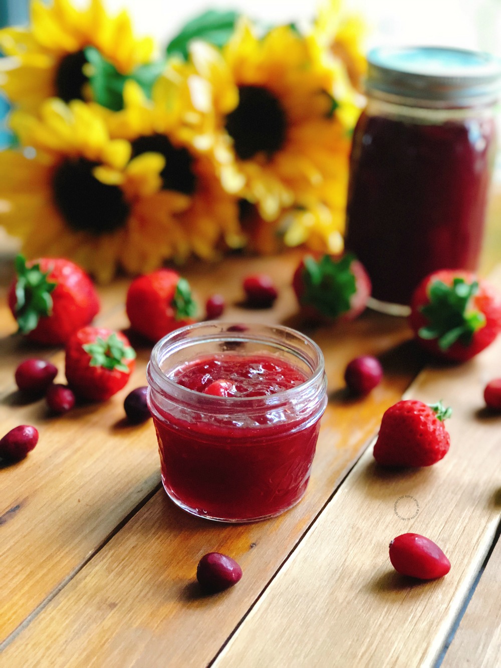 Deliciosa mermelada casera de fresa y arándanos