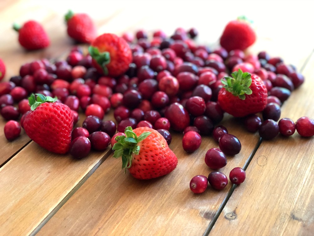 Strawberries and cranberries are a perfect pair