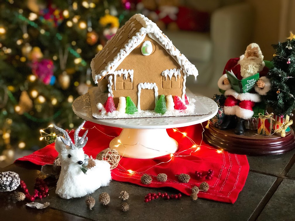 Decorando casitas de jengibre para la Navidad