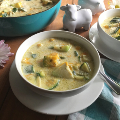 Cómo preparar la guarnición de chayote y calabacitas con crema y queso