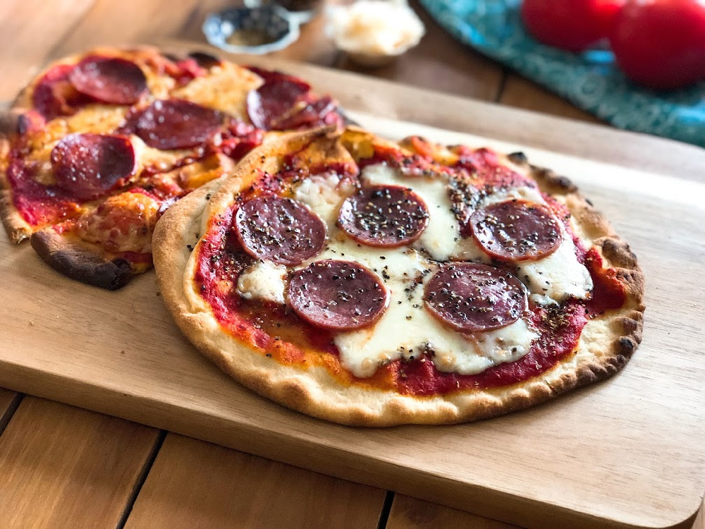 Pizza de salami y chorizo español