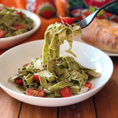 Tallarines Verdes con Tomates Floridanos