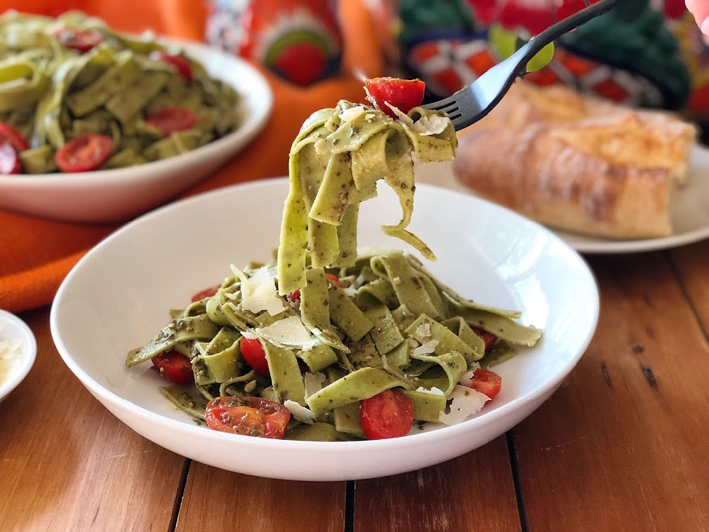 Tallarines Verdes con Tomates Floridanos