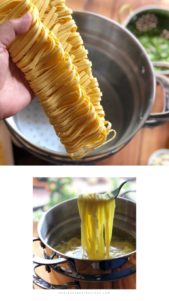 Cocinando el Fettuccine Ronzoni Homestyle con agua hirviendo y sal para una textura al dente