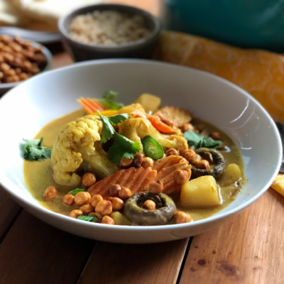 Korma de Verduras Mixtas una receta de la cocina hindú vegetariana sin carne perfecta para cualquier día de la semana