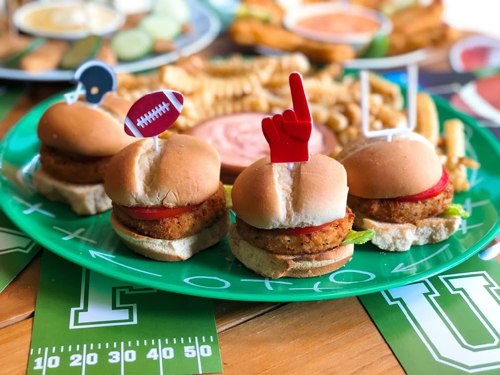 Our vegetarian menu includes Gardein crispy chick’n sliders paired with tomato slices and romaine lettuce with a mayo ketchup sauce and crinkle fries.