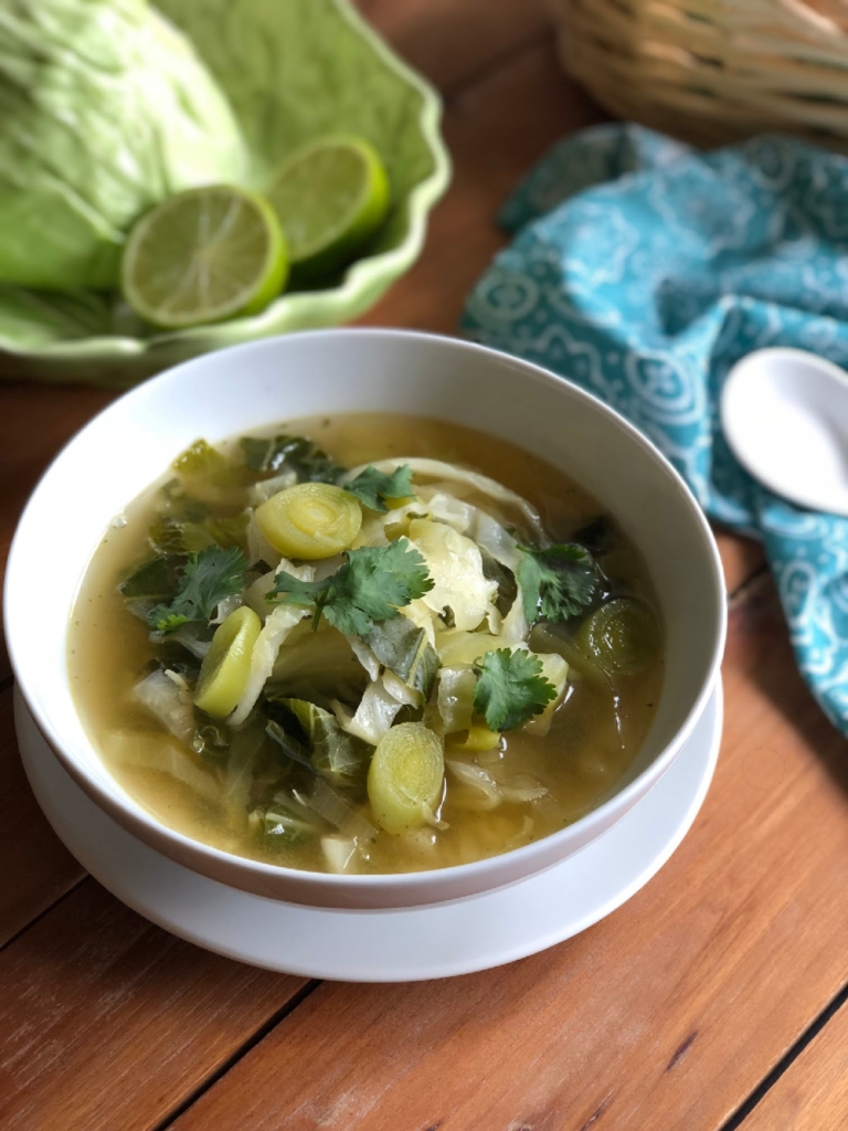 La dieta de la sopa se convirtió en una tendencia hace muchos años, sin embargo, ahora está ganando popularidad ya que comer sopa tiene muchos beneficios y recomendamos agregarla al menú semanal