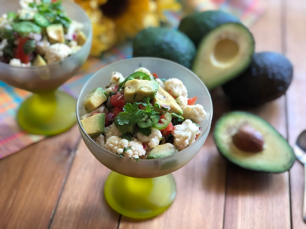 The vegan avocado cauliflower ceviche, is a vegetarian option for those looking for heart-healthy dishes. It has avocado, cauliflower, onion, garlic, lime juice, olive oil, tomato, jalapeno, and Mexican spices.