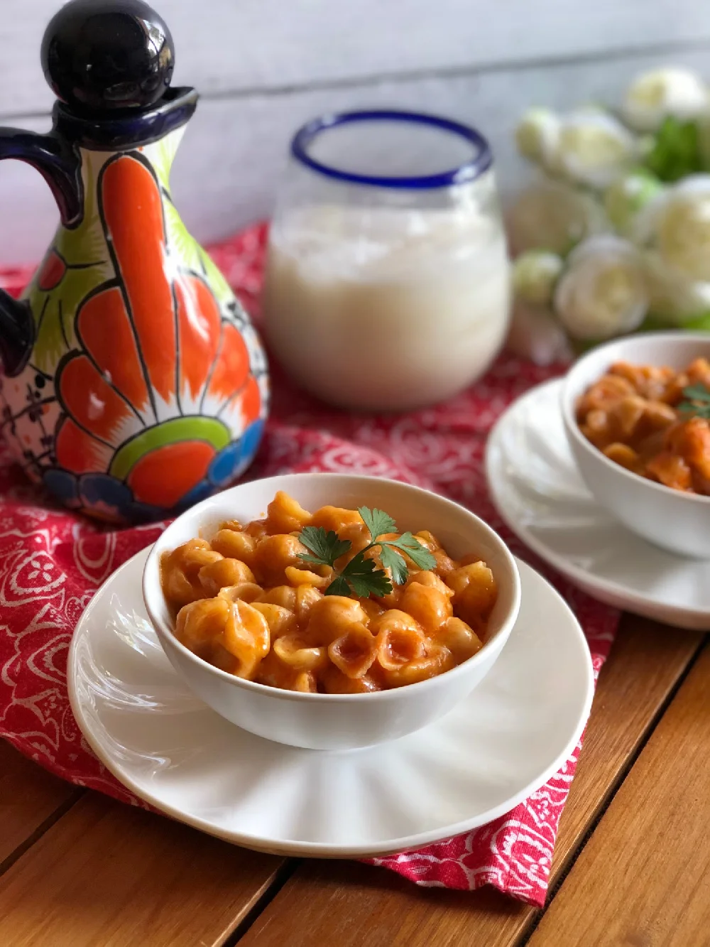 La pasta de conchitas con queso son un platillo sencillo y delicioso.