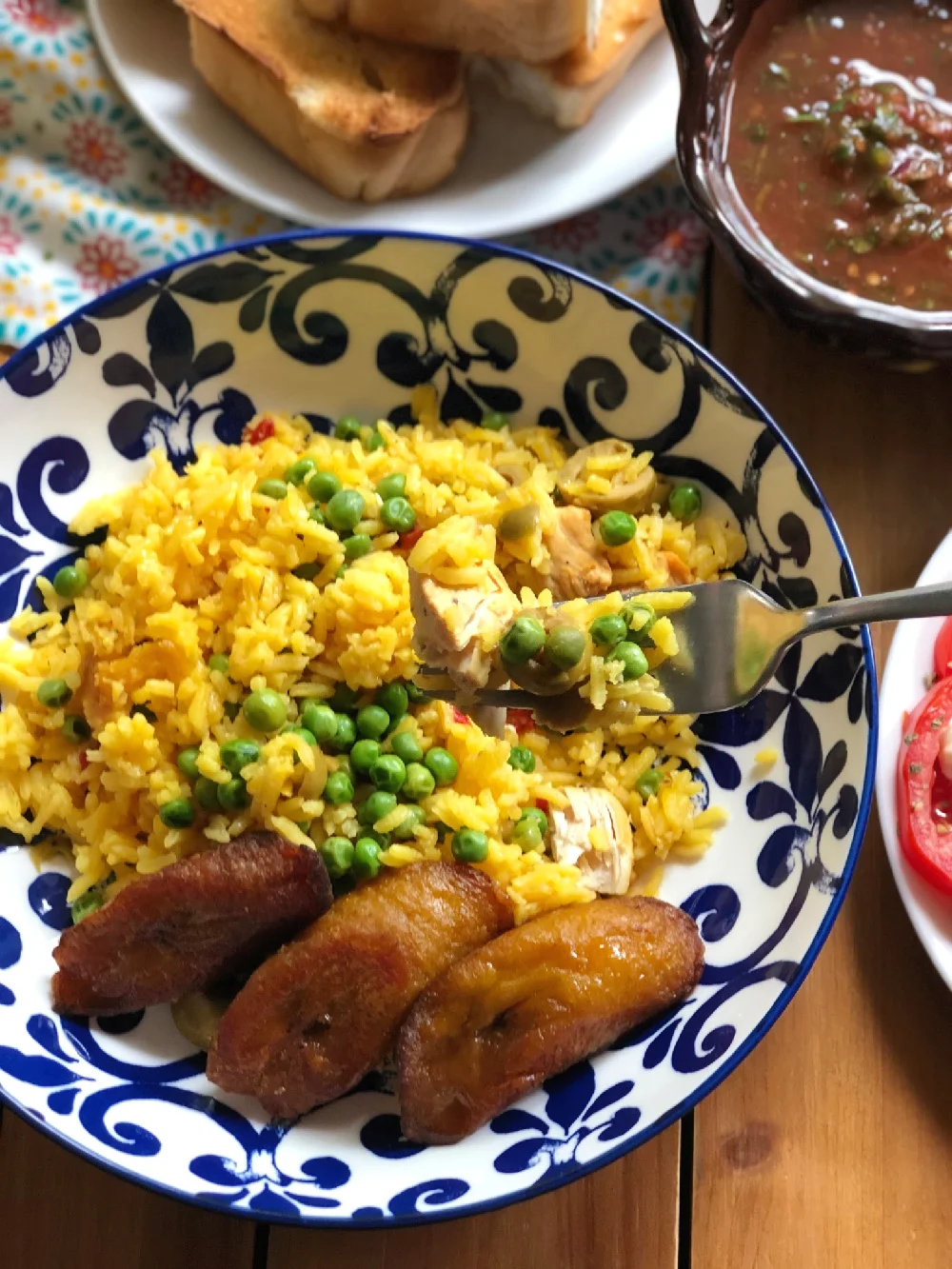 Toma un tenedor y disfruta de un platillo clásico de la cocina cubana. Servido con todas las guarniciones.