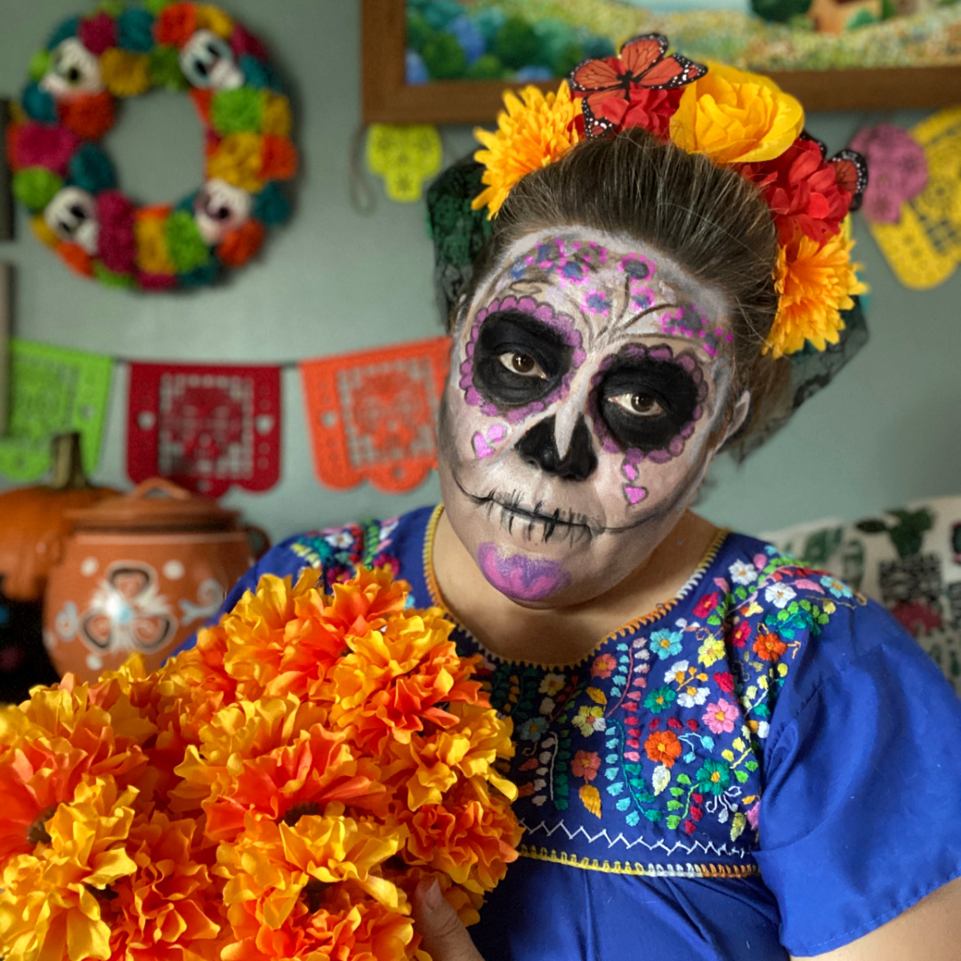 una mujer vestida de La Catrina