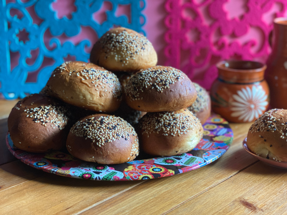 a tray with bread buns