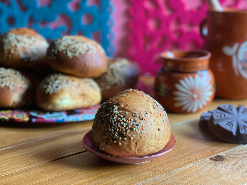 a bread bun with sesame seeds