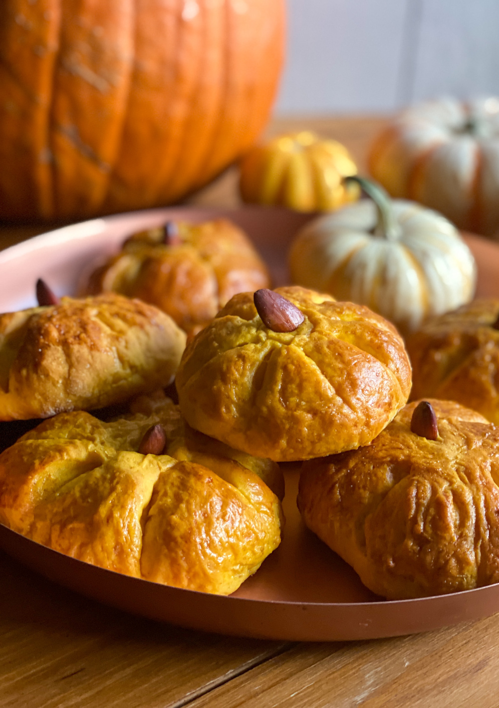 Bollitos caseros de pan para el otoño