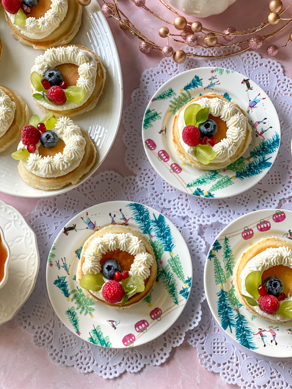 Esta receta de bocadillos o mini panqueques navideños hechos en casa es perfecta para pequeñas reuniones.