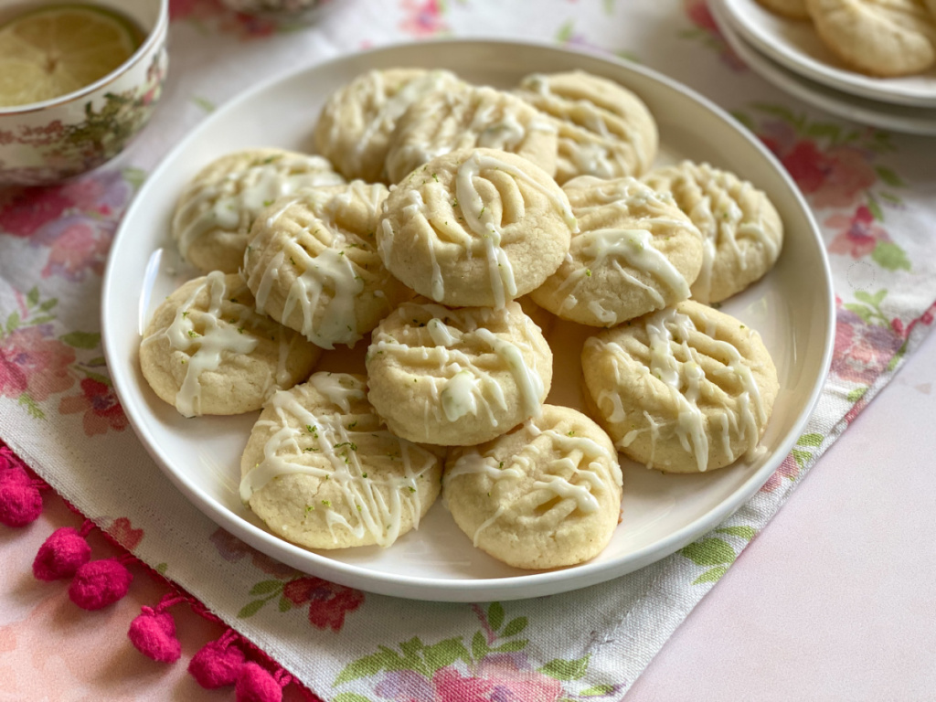 A plate with Brazilian butter cookies and a lime glaze