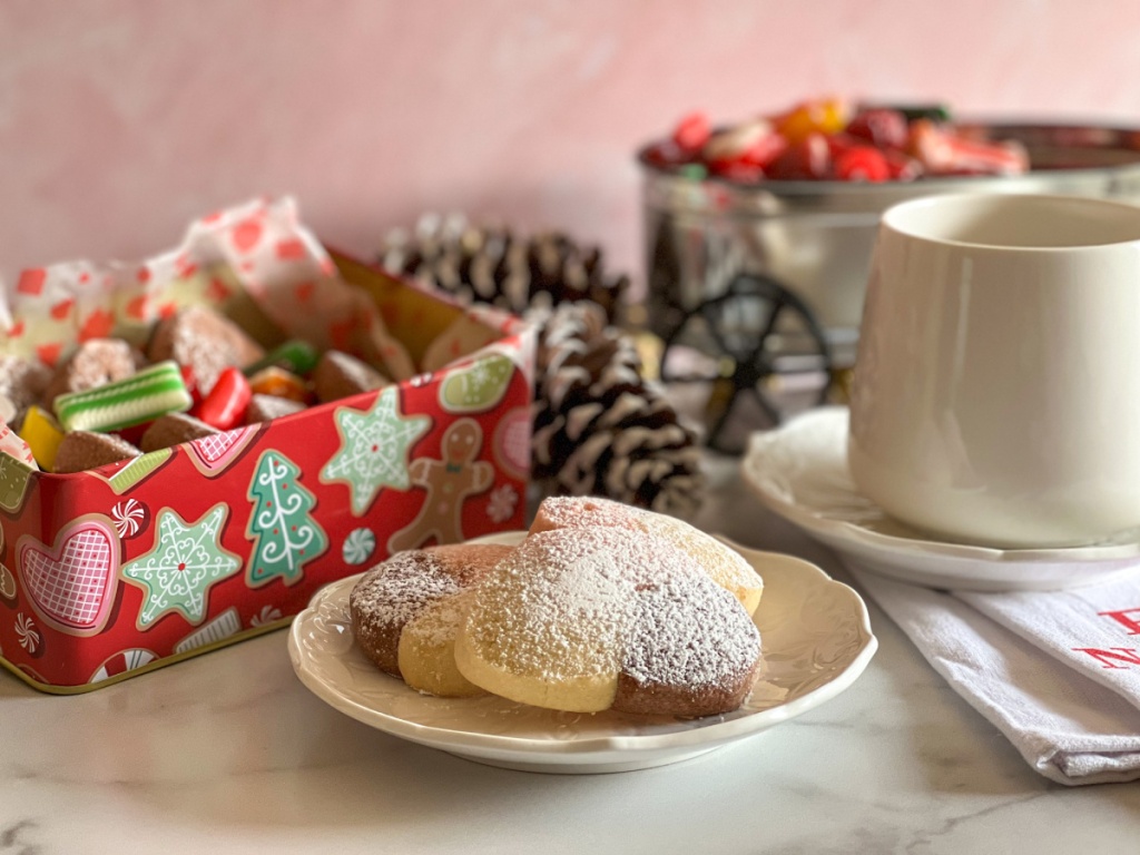 a plate with cookies dusted with powdered sugar